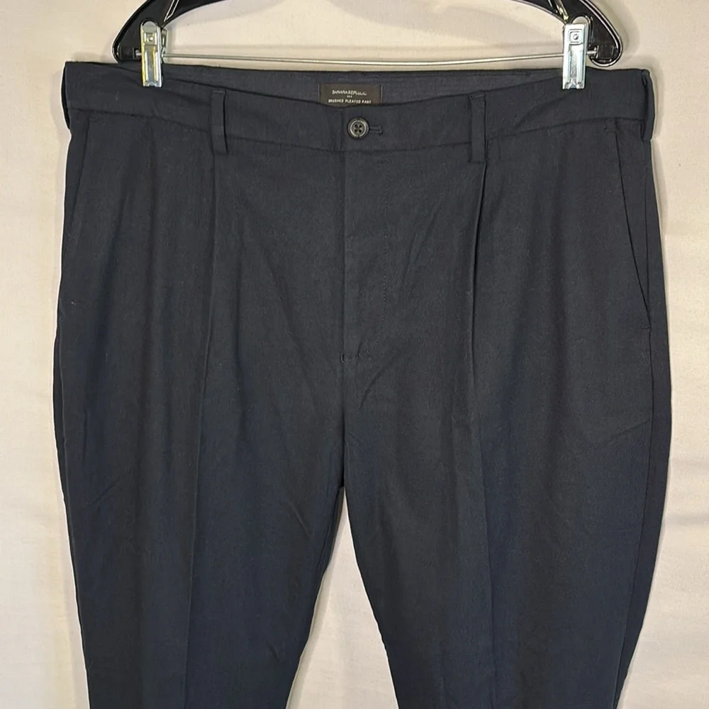 Banana Republic Men's Black Brushed Pleated Pants Size 38
